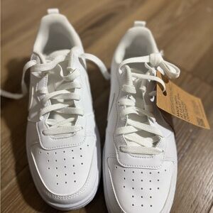 Nikes Classic White Sneakers